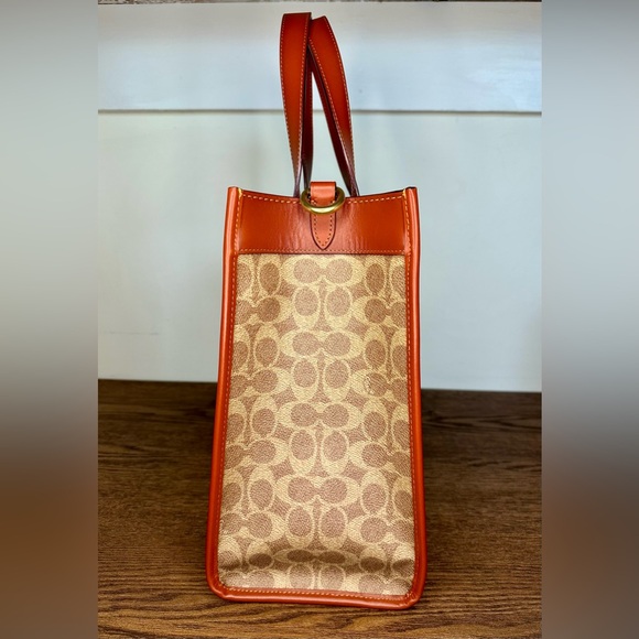 S⭕️LD‼️Coach Field Tote Signature Canvas With Patches & Novelty Strap - Picture 5 of 11